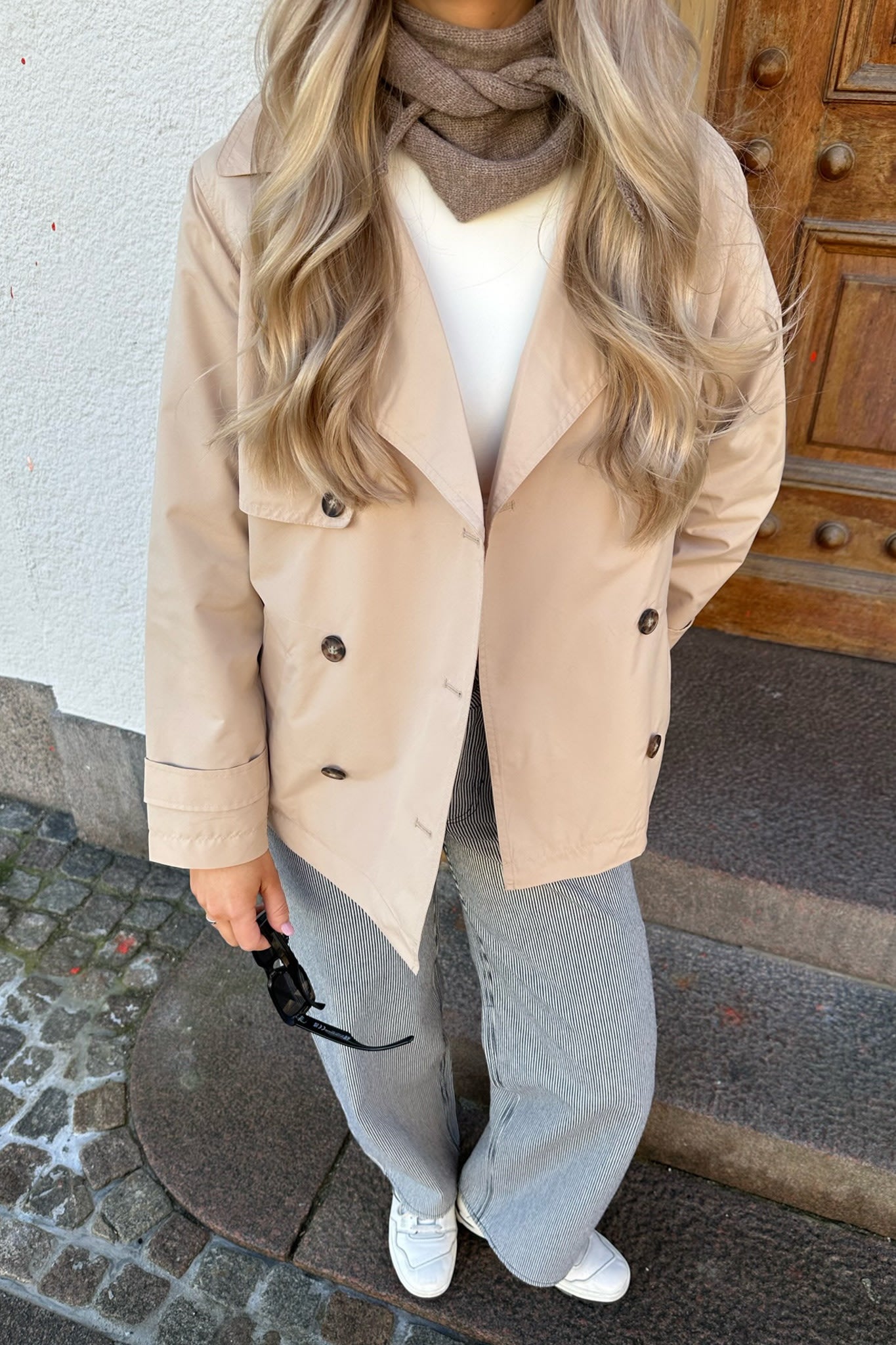 Alessia- Kort trenchcoat for kvinner